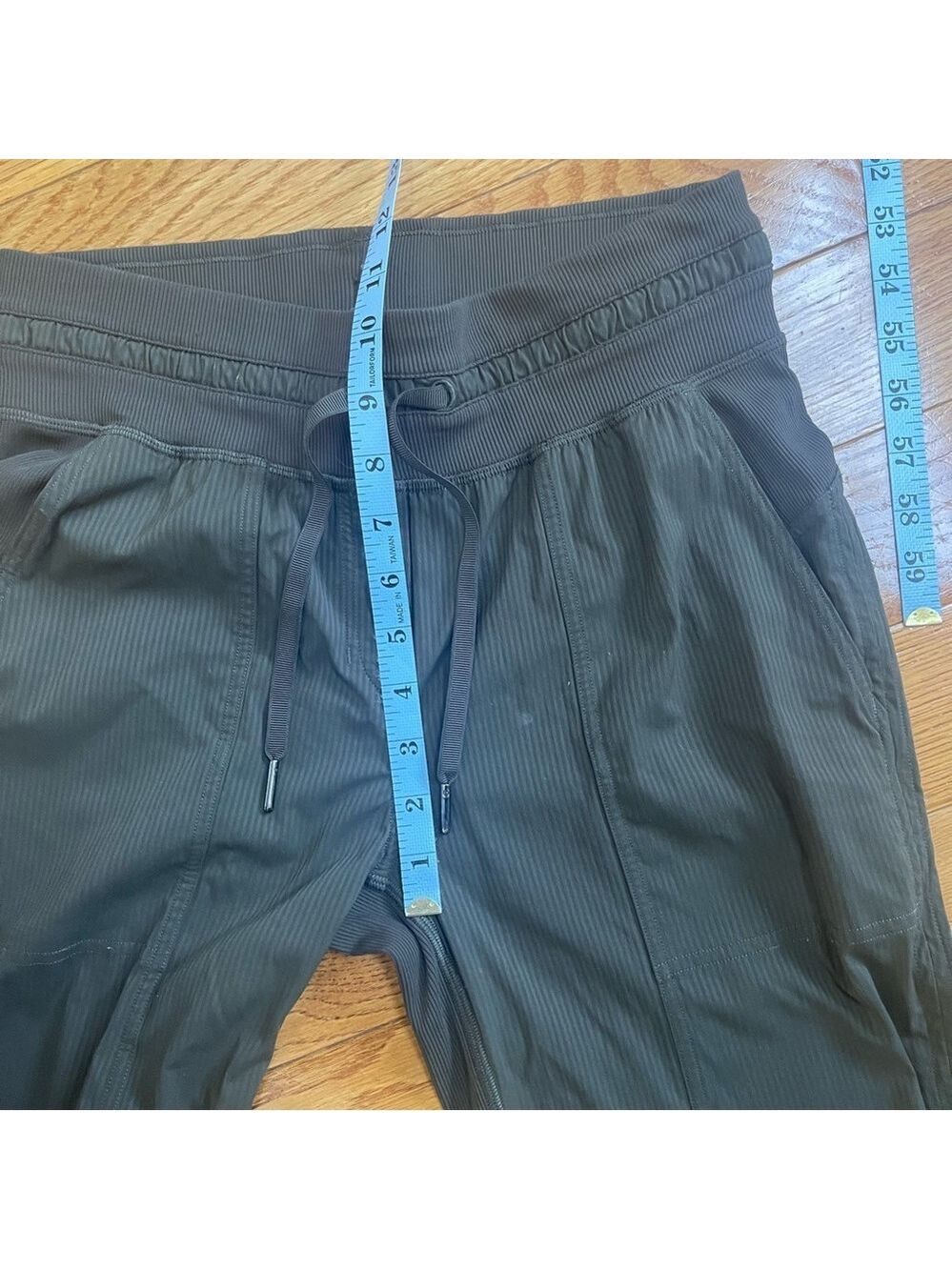 Lululemon Dance Studio Mid-Rise Khaki Green Athletic Pants Joggers Crop 25" Sz 4 - Picture 9 of 14
